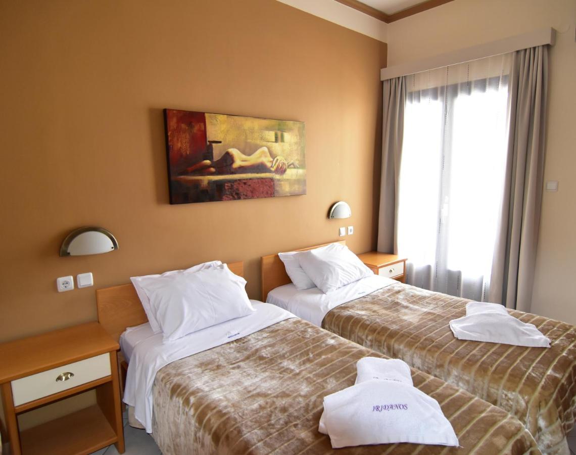 Iridanos Hotell Antikyra Eksteriør bilde