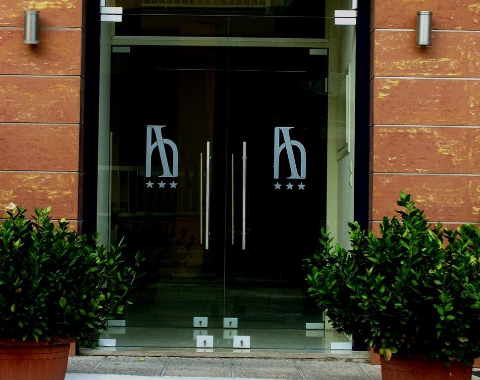 Iridanos Hotell Antikyra Eksteriør bilde