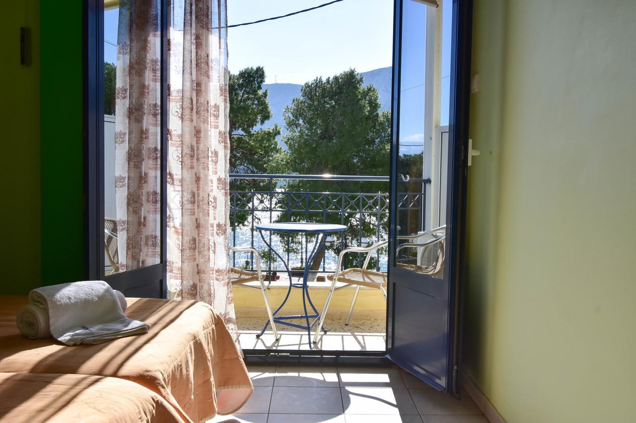 Iridanos Hotell Antikyra Eksteriør bilde